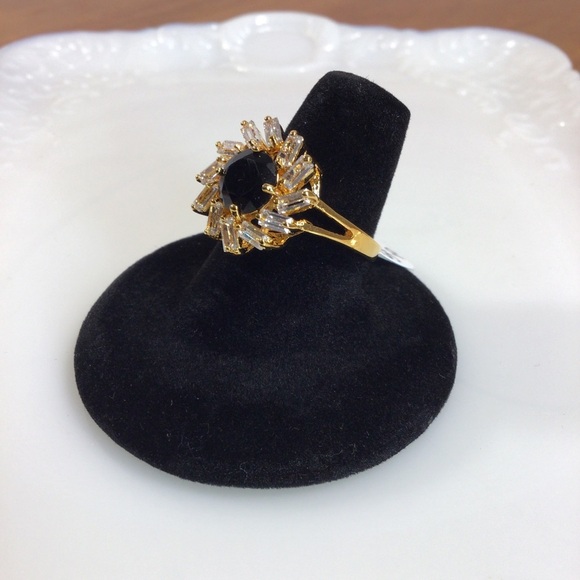 Sparkling Cubic Zirconia and Black Onyx Gold Fashion Ring - Size 10 - Picture 3 of 7